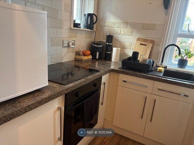 Studio for rent in Upper Parkstone, Poole