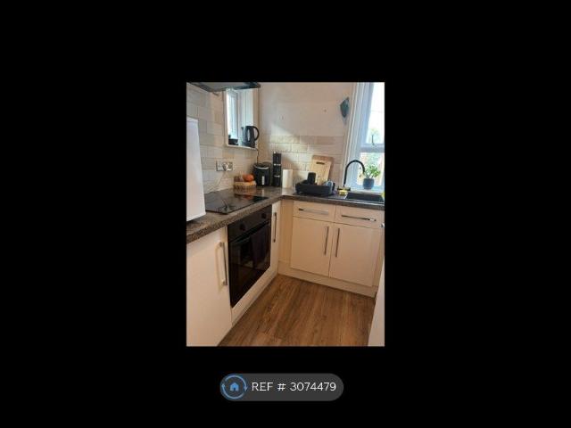 Studio for rent in Upper Parkstone, Poole