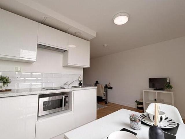 House for rent in Calderstones