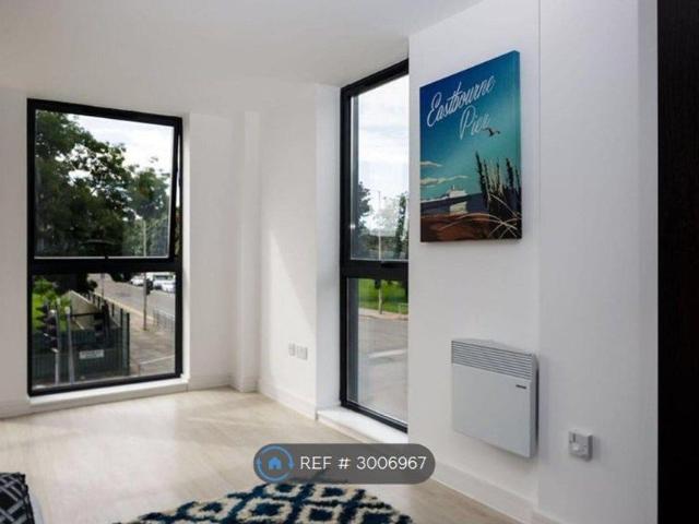 Studio for rent in Calderstones