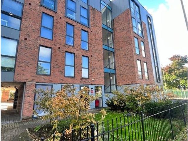 Studio for rent in Calderstones