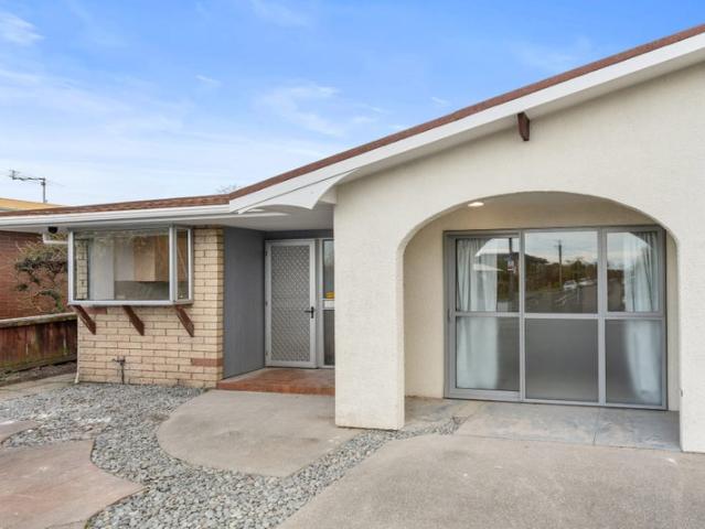 Apartment for rent in Chaslands, Canterbury