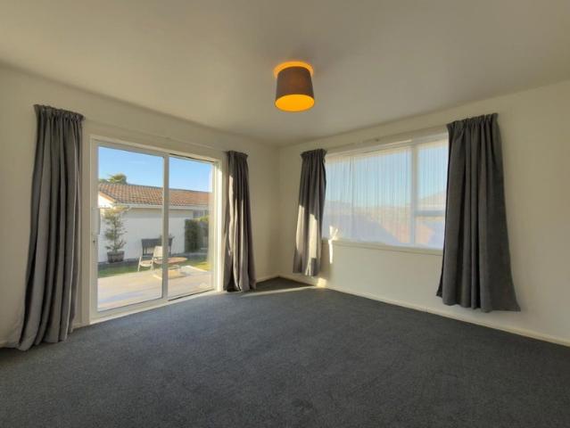 Apartment for rent in Chaslands, Canterbury