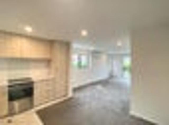 Townhouse for rent in Chaslands, Canterbury