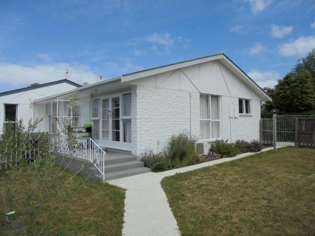 Apartment for rent in Chaslands, Canterbury