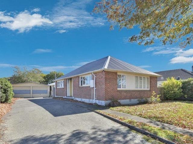 House for rent in Chaslands, Canterbury