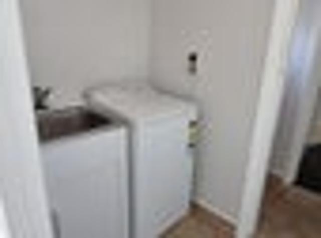 Townhouse for rent in Chaslands, Canterbury