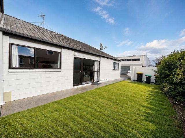 Apartment for rent in Chaslands, Canterbury