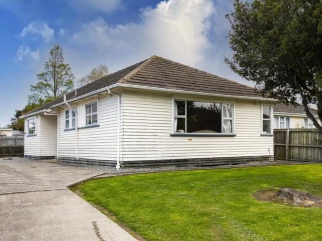 House for rent in Chaslands, Canterbury