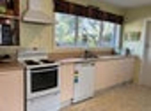 Townhouse for rent in Chaslands, Canterbury