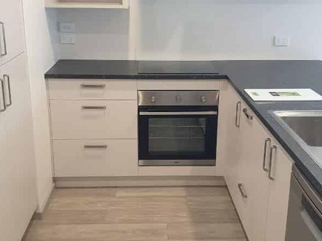Townhouse for rent in Chaslands, Canterbury