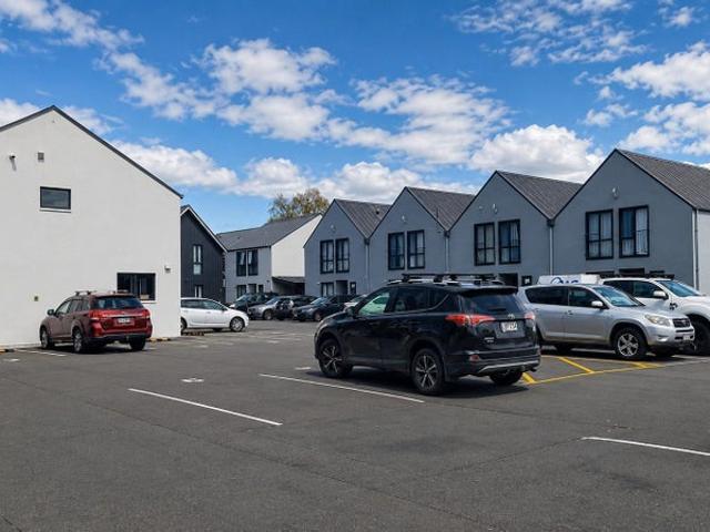 Apartment for rent in Chaslands, Canterbury