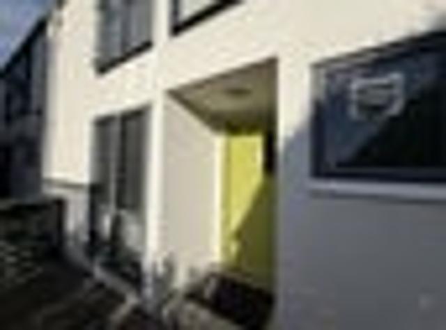 Townhouse for rent in Chaslands, Canterbury
