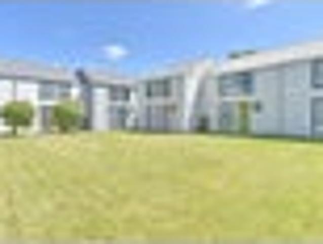Townhouse for rent in Chaslands, Canterbury