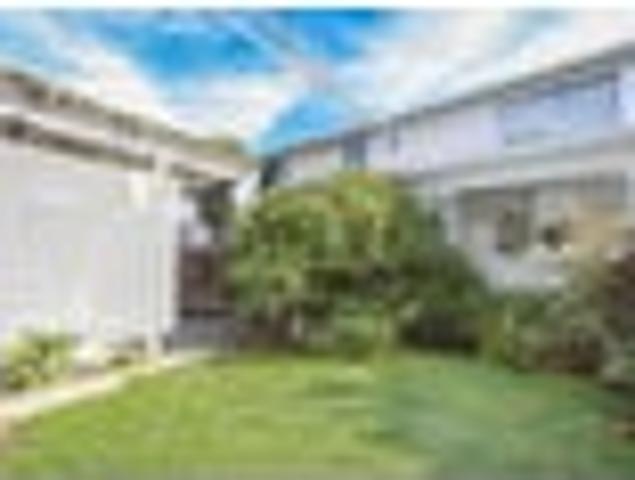 Apartment for rent in Chaslands, Canterbury