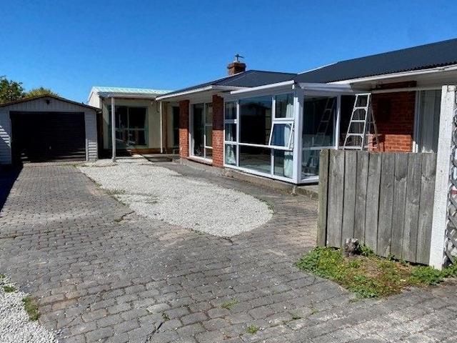 House for rent in Chaslands, Canterbury