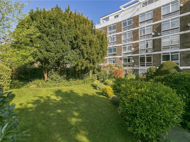 Apartment for rent in Roehampton, Greater London