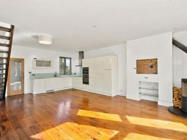 Apartment for rent in London Borough of Richmond upon Thames, Greater London