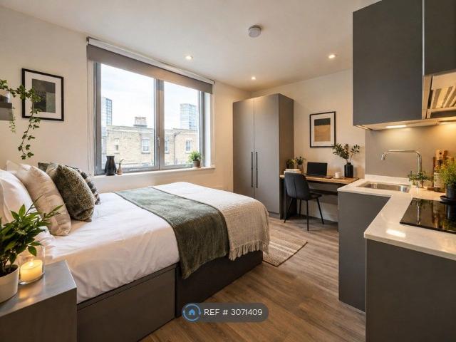 Room for rent in London Borough of Richmond upon Thames, Greater London