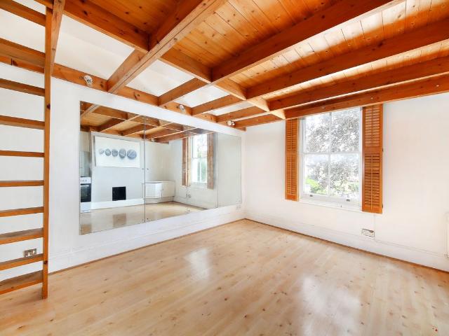 Studio for rent in East Sheen, Greater London