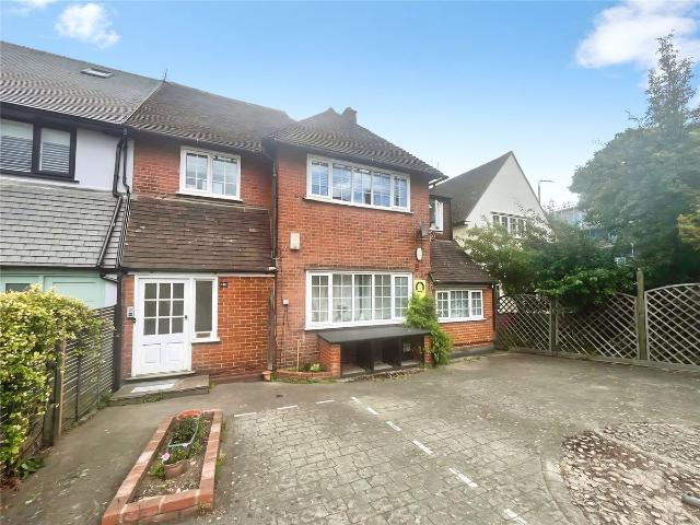 Apartment for rent in North Sheen, Greater London