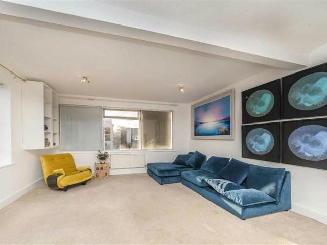 Apartment for rent in East Sheen, Isle Of Man