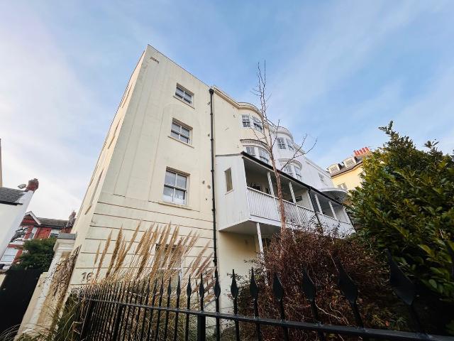 Apartment for rent in Queen's Park, Brighton