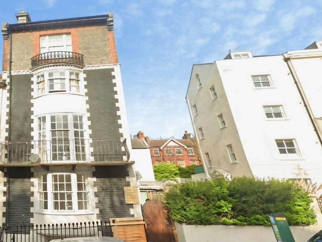 Apartment for rent in Queen's Park, Brighton