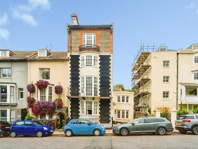 Apartment for rent in Queen's Park, Brighton