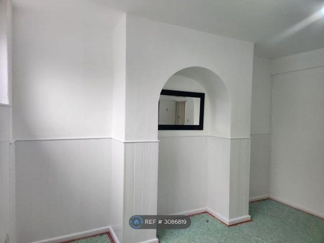 Studio for rent in Shepway, Maidstone