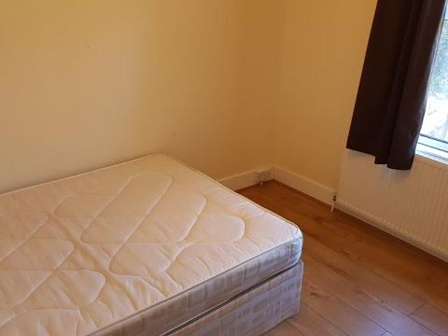 Room for rent in Hampton, Greater London