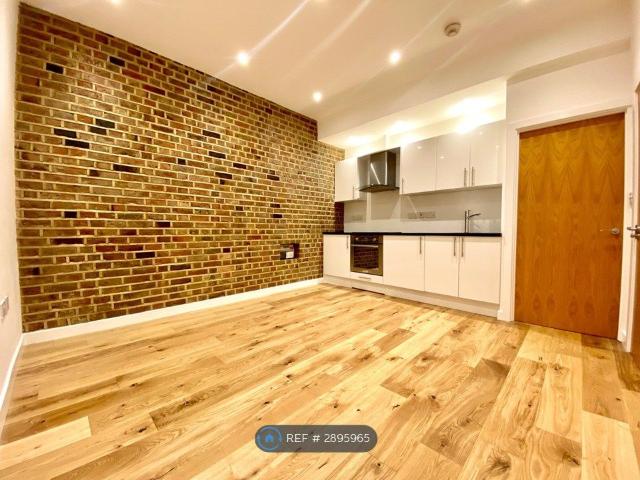 Apartment for rent in Victoria, Greater London