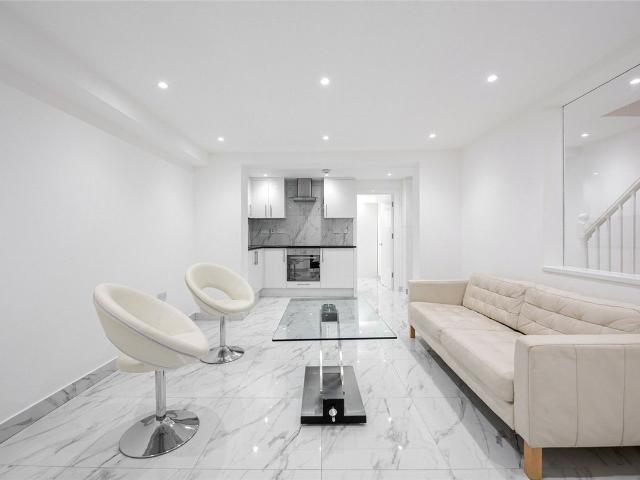 Apartment for rent in Victoria, Greater London