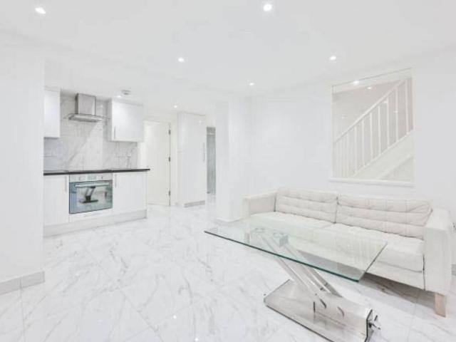 House for rent in Victoria, Greater London