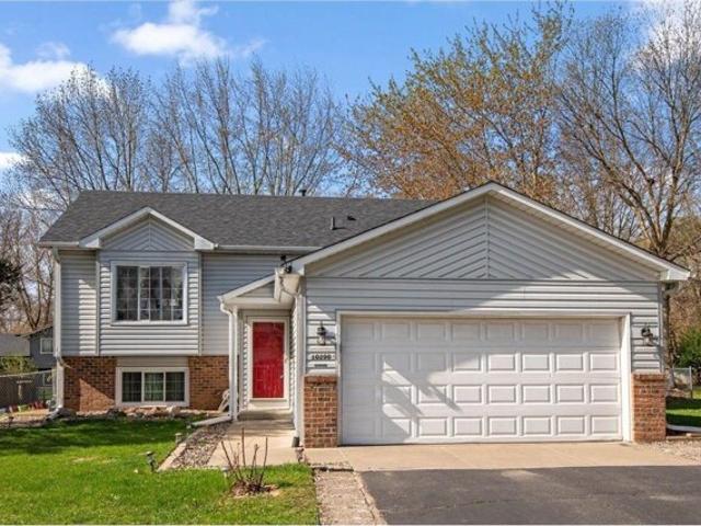 House for sale in Lakeville
