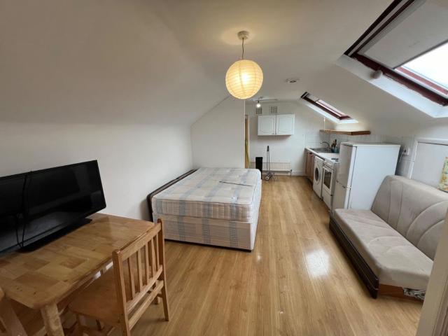 Studio for rent in Stroud Green, Greater London