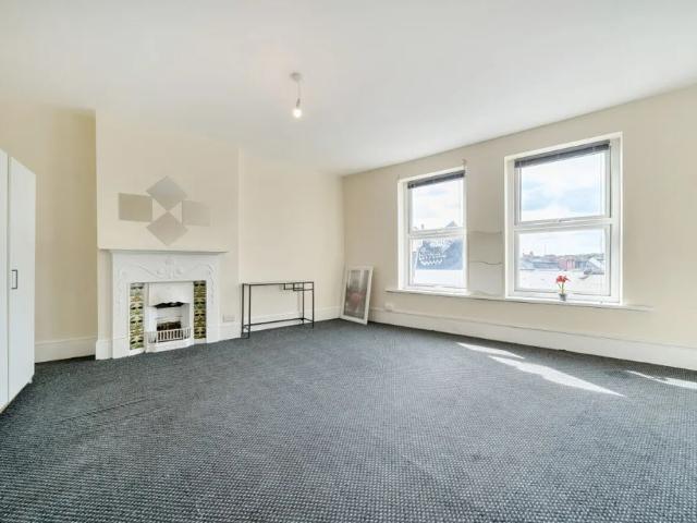 Apartment for rent in Furzedown, Greater London