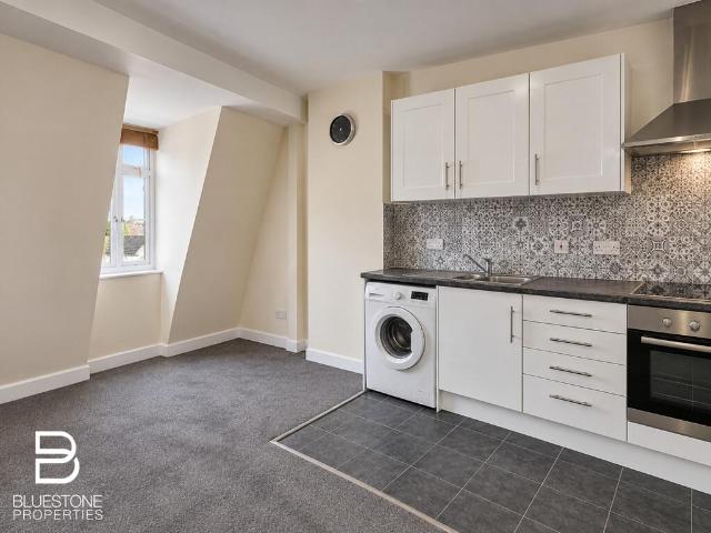 Apartment for rent in Furzedown, Greater London