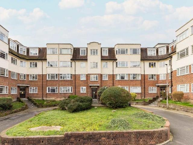 Apartment for rent in Furzedown, Greater London