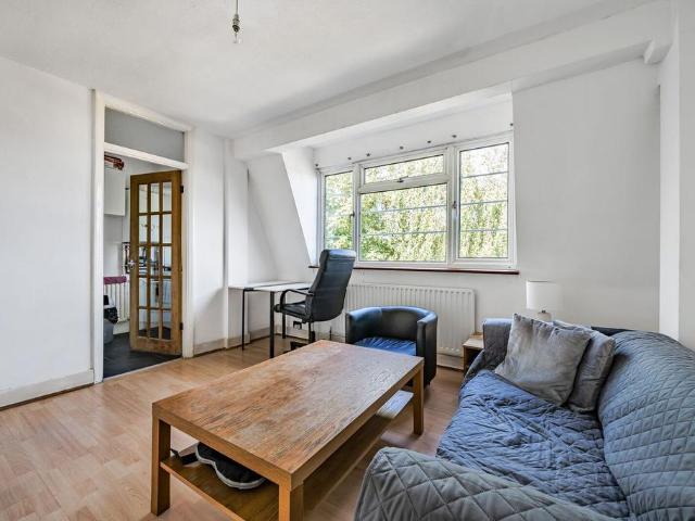 Apartment for rent in Furzedown, Greater London