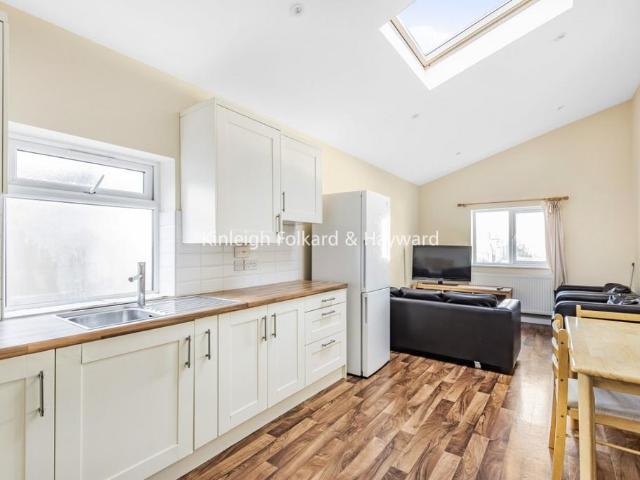 Apartment for rent in Furzedown, Greater London