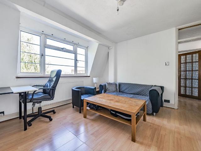 Apartment for rent in Furzedown, Greater London