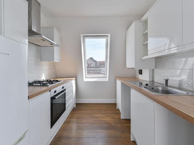 Studio for rent in Furzedown, Greater London