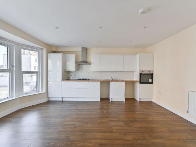 Apartment for rent in Furzedown, Greater London