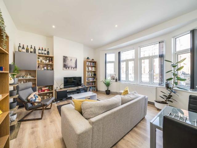 Apartment for rent in Furzedown, Greater London