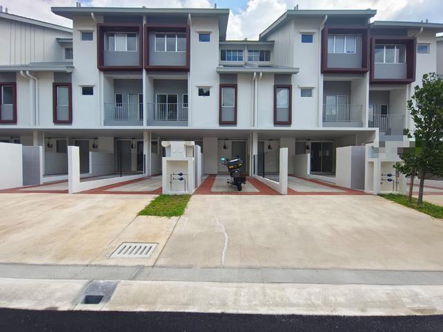 Townhouse for rent in Tanjong Sepat, Selangor