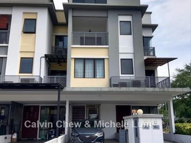 Townhouse for sale in Petaling, Subang Jaya