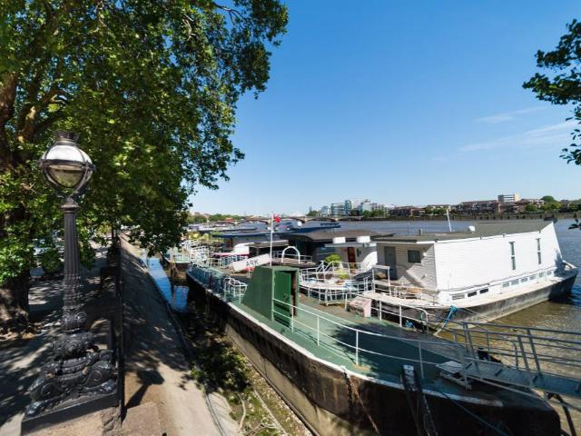 Apartment for rent in Brompton, Greater London
