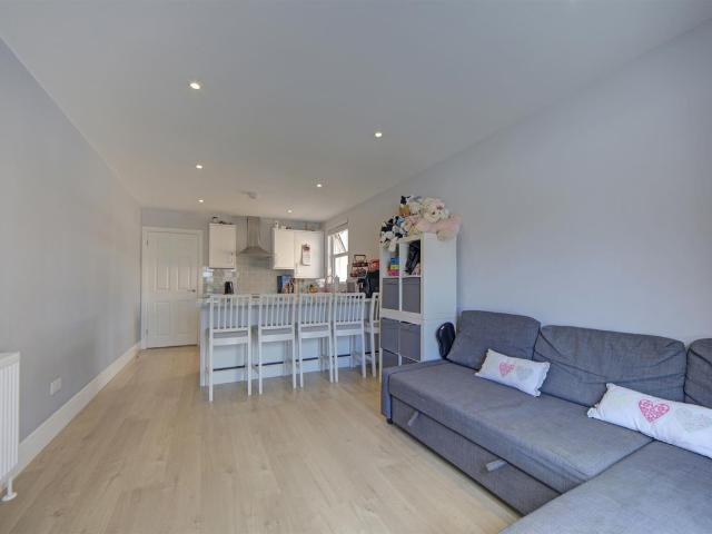 Apartment for rent in Belle Grove, Greater London