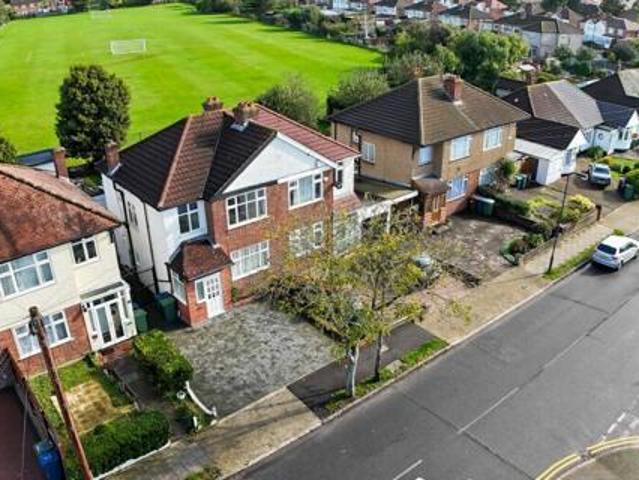 House for sale in Little Stanmore, Greater London